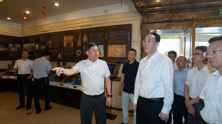 （4）2024年7月16日，云南省副省长王正英一行来金箔集团调研 - 副本.jpg